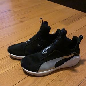 Women’s 9.5 puma sneaker